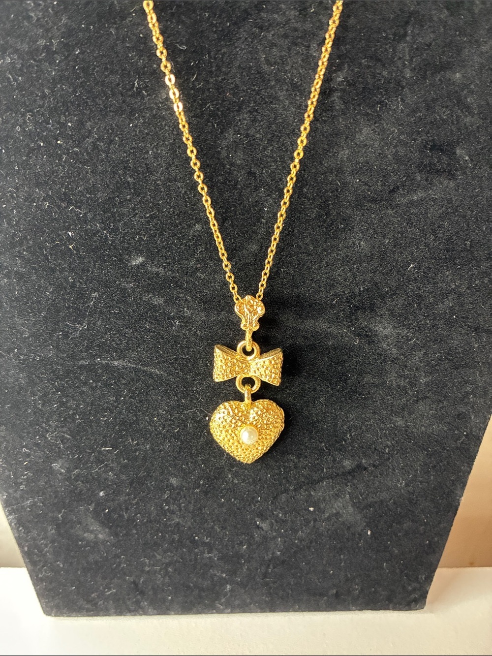 Vintage Gold-Tone Heart Drop Pendant Necklace and Pearl Heart Earrings Set - Picture 5 of 8
